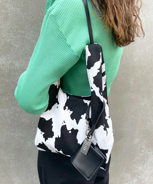 loti(ロティ)の「WEB限定 loti ミニコインケース付トート(ショルダーバッグ・レディース・ホワイト/ホワイト系その他/ブラック/ブラック系その他/イエロー/シルバー・ONE SIZE)」の3枚目の写真