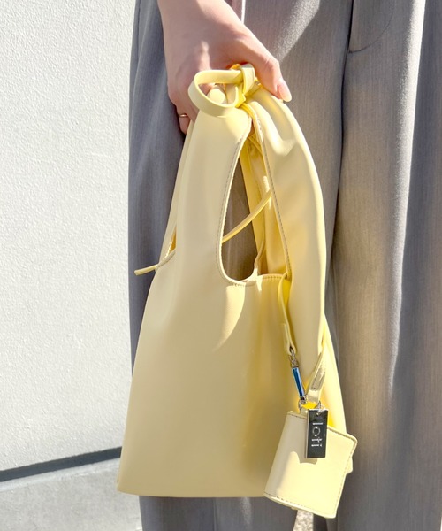 loti(ロティ)の「WEB限定 loti ミニコインケース付トート(ショルダーバッグ・レディース・ホワイト/ホワイト系その他/ブラック/ブラック系その他/イエロー/シルバー・ONE SIZE)」の5枚目の写真