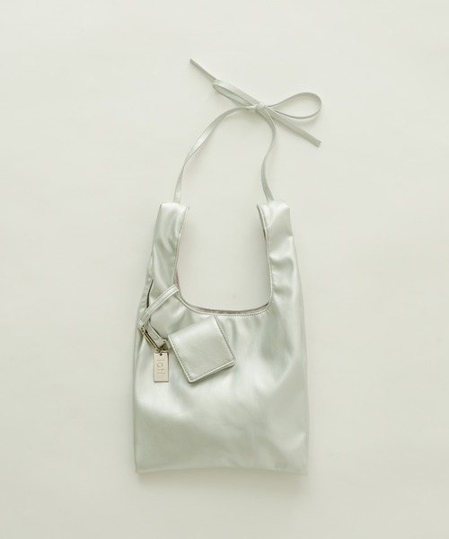 loti(ロティ)の「WEB限定 loti ミニコインケース付トート(ショルダーバッグ・レディース・ホワイト/ホワイト系その他/ブラック/ブラック系その他/イエロー/シルバー・ONE SIZE)」の21枚目の写真