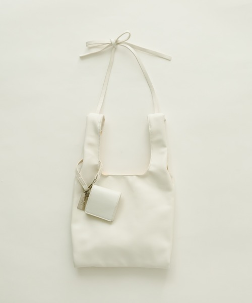 loti(ロティ)の「WEB限定 loti ミニコインケース付トート(ショルダーバッグ・レディース・ホワイト/ホワイト系その他/ブラック/ブラック系その他/イエロー/シルバー・ONE SIZE)」の18枚目の写真