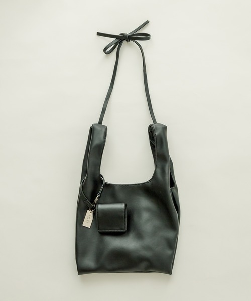 loti(ロティ)の「WEB限定 loti ミニコインケース付トート(ショルダーバッグ・レディース・ホワイト/ホワイト系その他/ブラック/ブラック系その他/イエロー/シルバー・ONE SIZE)」の16枚目の写真