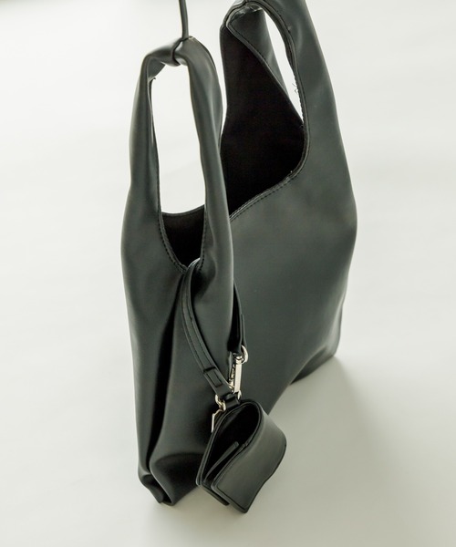 loti(ロティ)の「WEB限定 loti ミニコインケース付トート(ショルダーバッグ・レディース・ホワイト/ホワイト系その他/ブラック/ブラック系その他/イエロー/シルバー・ONE SIZE)」の13枚目の写真