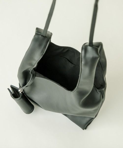 loti(ロティ)の「WEB限定 loti ミニコインケース付トート(ショルダーバッグ・レディース・ホワイト/ホワイト系その他/ブラック/ブラック系その他/イエロー/シルバー・ONE SIZE)」の12枚目の写真