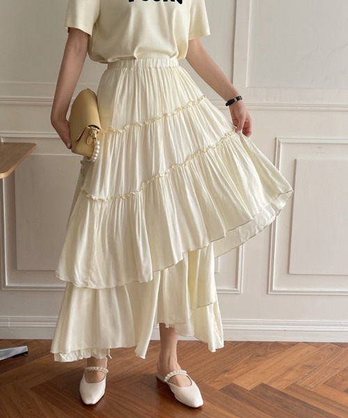 emi+(エミプラス)の「スリットランダムフレアロングスカート(スカート・レディース・ブラック/アイボリー/モカ/カーキ・FREE)」の1枚目の写真