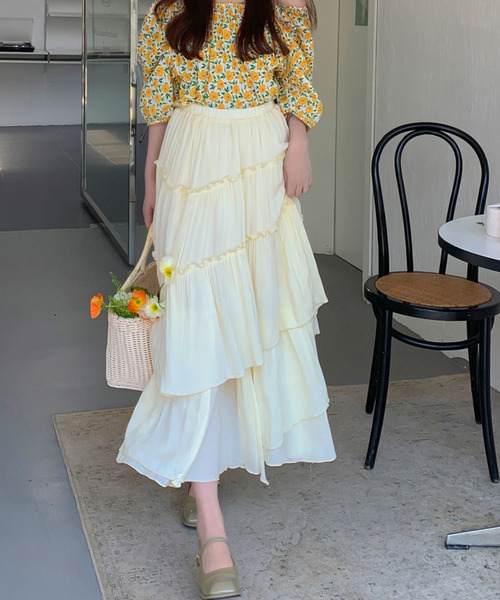 emi+(エミプラス)の「スリットランダムフレアロングスカート(スカート・レディース・ブラック/アイボリー/モカ/カーキ・FREE)」の5枚目の写真