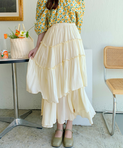 emi+(エミプラス)の「スリットランダムフレアロングスカート(スカート・レディース・ブラック/アイボリー/モカ/カーキ・FREE)」の6枚目の写真