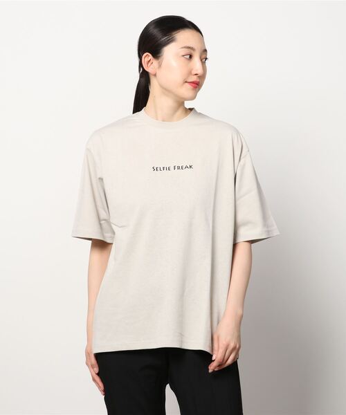 MARUKAWA(マルカワ)の「Selfie Freak イラストプリントTシャツ(Tシャツ/カットソー・レディース・ホワイト/グレー/ホワイト系その他/ブルー系その他/チャコール/ホワイト系その他2・M/L)」の8枚目の写真