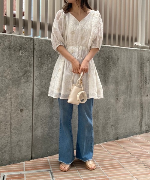 one after another NICE CLAUP（ワンアフターアナザーナイスクラップ）の「シアー刺しゅうマルチブラウス（シャツ/ブラウス・レディース・オフホワイト/ホワイト系その他/ホワイト系その他2・FREE）」の21枚目の写真