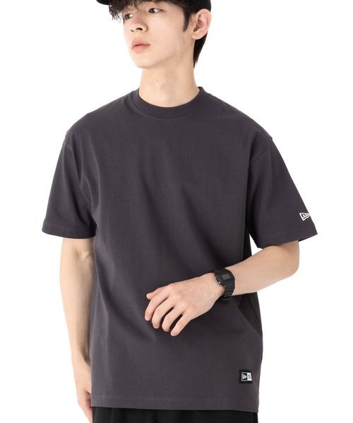 NEW ERA(ニューエラ)の「ニューエラ 半袖Tシャツ ONSPOTZ別注 裾ボックスロゴ(Tシャツ/カットソー・メンズ・ホワイト/ブラック/ダークグリーン/ベージュ系その他/ダークグレー/カーキ/キャメル/ライトグレー/オレンジ・XXL/XL/S/L/M)」の4枚目の写真