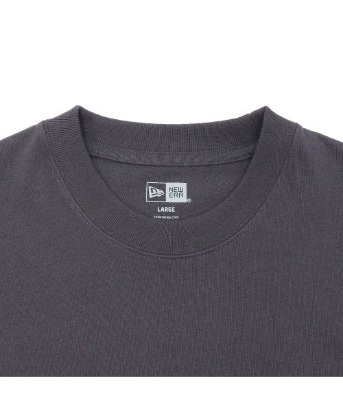 NEW ERA(ニューエラ)の「ニューエラ 半袖Tシャツ ONSPOTZ別注 裾ボックスロゴ(Tシャツ/カットソー・メンズ・ホワイト/ブラック/ダークグリーン/ベージュ系その他/ダークグレー/カーキ/キャメル/ライトグレー/オレンジ・XXL/XL/S/L/M)」の14枚目の写真