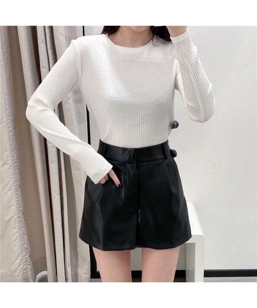 .KOM（ドットコム）の「A'GEM/9 × .kom 『.kom/ドットケーオーエム』エコレザー素材 ショートパンツ（その他パンツ・レディース・ブラウン/ブラック・M/L/S）」の3枚目の写真