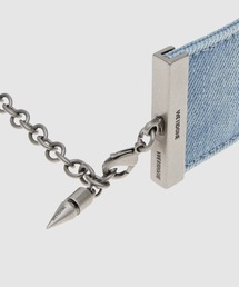 WE11DONE（ウェルダン）の「BLUE DENIM LOGO STUD SQUARE CHOKER
