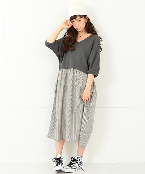 CAROLINA GLASER（カロリナ グレイサー）の「CAROLINA GLASER / カットストライプ ワンピース（ワンピース・レディース・グレー/チャコールグレー・ONE SIZE）」の2枚目の写真