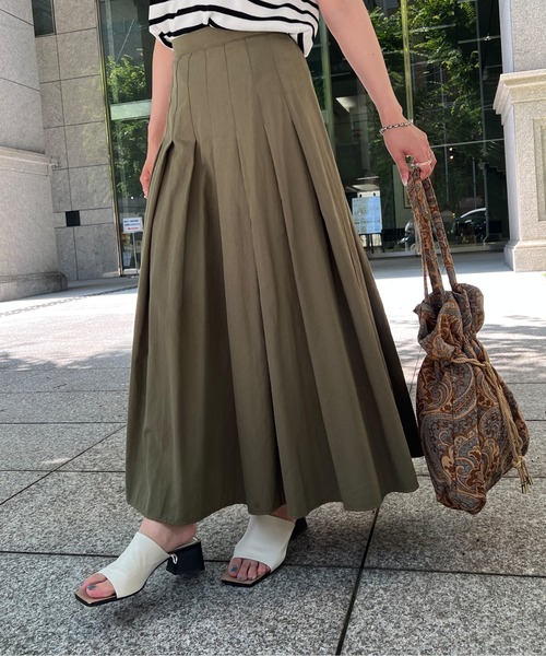 Chez toi(シェトワ)の「タックフレアロングカラースカート(スカート・レディース・カーキ/イエロー/オレンジ・FREE)」の4枚目の写真