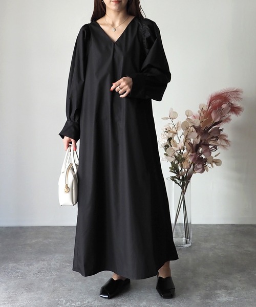 Riberry（リベリー）の「Vネックロングパフスリーブワンピース（ワンピース・レディース・ブラック/パープル/ブルー/マスタード・MEDIUM）」の11枚目の写真