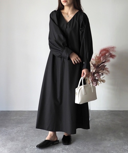 Riberry（リベリー）の「Vネックロングパフスリーブワンピース（ワンピース・レディース・ブラック/パープル/ブルー/マスタード・MEDIUM）」の12枚目の写真