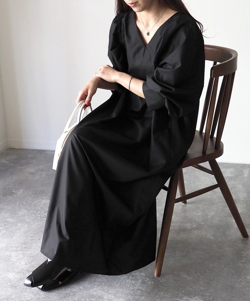 Riberry（リベリー）の「Vネックロングパフスリーブワンピース（ワンピース・レディース・ブラック/パープル/ブルー/マスタード・MEDIUM）」の5枚目の写真