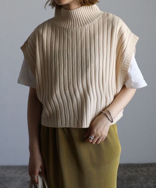 r.(アールドット)の「ワイドリブ編みハイネック ショート TOPS(ニット/セーター・レディース・ブラック/ベージュ/パープル/ライトグリーン/アイボリー/ライトベージュ・FREE)」の2枚目の写真