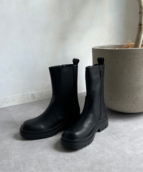 Chez toi(シェトワ)の「トラックソールミドル丈ブーツ(ブーツ・レディース・ブラック・S/M/L)」の5枚目の写真