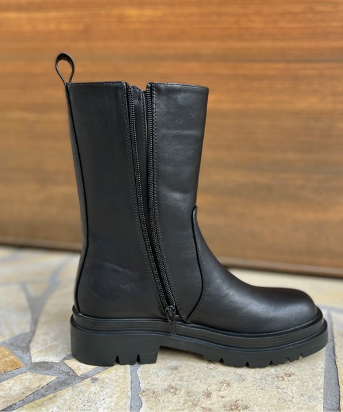 Chez toi(シェトワ)の「トラックソールミドル丈ブーツ(ブーツ・レディース・ブラック・S/M/L)」の9枚目の写真