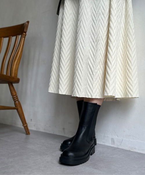 Chez toi(シェトワ)の「トラックソールミドル丈ブーツ(ブーツ・レディース・ブラック・S/M/L)」の12枚目の写真