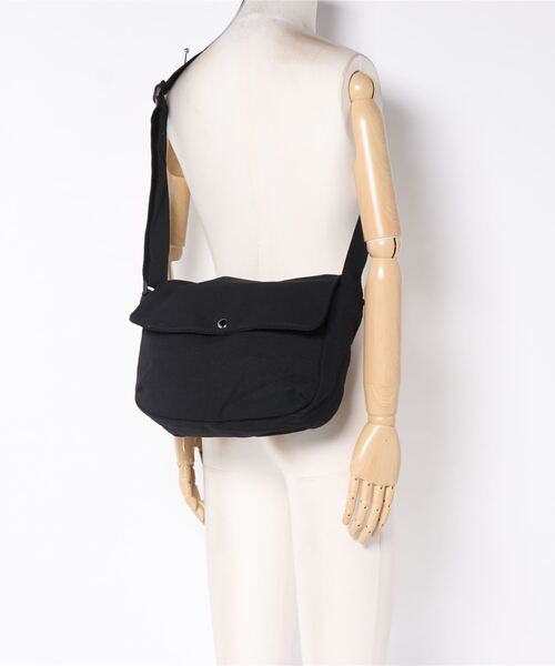 SPINNS（スピンズ）の「【シンプルデザイン】フラップバック（ショルダーバッグ・メンズ・ブラック/オフホワイト・ONESIZE）」の18枚目の写真