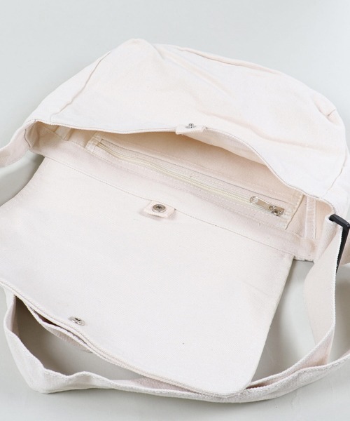 SPINNS（スピンズ）の「【シンプルデザイン】フラップバック（ショルダーバッグ・メンズ・ブラック/オフホワイト・ONESIZE）」の17枚目の写真