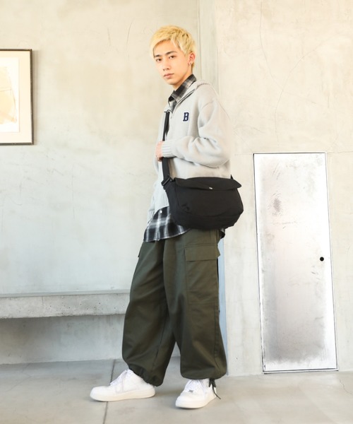 SPINNS（スピンズ）の「【シンプルデザイン】フラップバック（ショルダーバッグ・メンズ・ブラック/オフホワイト・ONESIZE）」の12枚目の写真