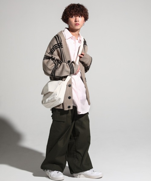 SPINNS（スピンズ）の「【シンプルデザイン】フラップバック（ショルダーバッグ・メンズ・ブラック/オフホワイト・ONESIZE）」の3枚目の写真