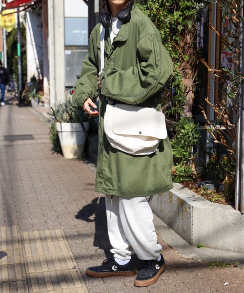 SPINNS（スピンズ）の「【シンプルデザイン】フラップバック（ショルダーバッグ・メンズ・ブラック/オフホワイト・ONESIZE）」の6枚目の写真