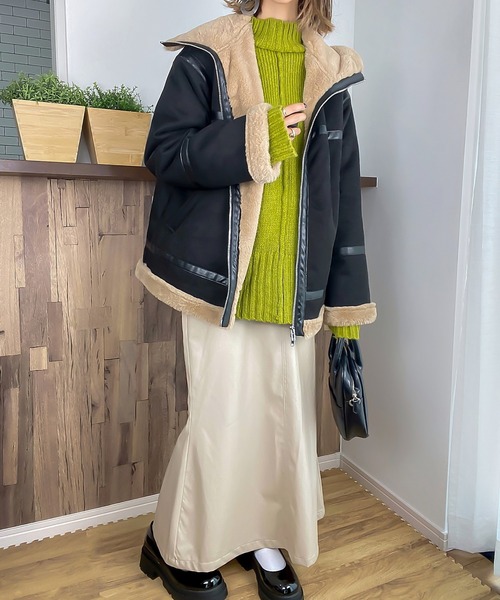 JUNOAH（ジュノア）の「フェイクムートンファージャケット（ムートンコート・レディース・グレイッシュベージュ/ブラック・MEDIUM/LARGE/X-LARGE）」の5枚目の写真