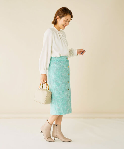 NOLLEY’S Sophi（ノーリーズソフィ）の「バックサテンタックパールブラウス（シャツ/ブラウス・レディース・オフホワイト/サーモンピンク・38/36）」の5枚目の写真
