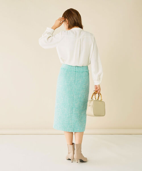 NOLLEY’S Sophi（ノーリーズソフィ）の「バックサテンタックパールブラウス（シャツ/ブラウス・レディース・オフホワイト/サーモンピンク・38/36）」の4枚目の写真