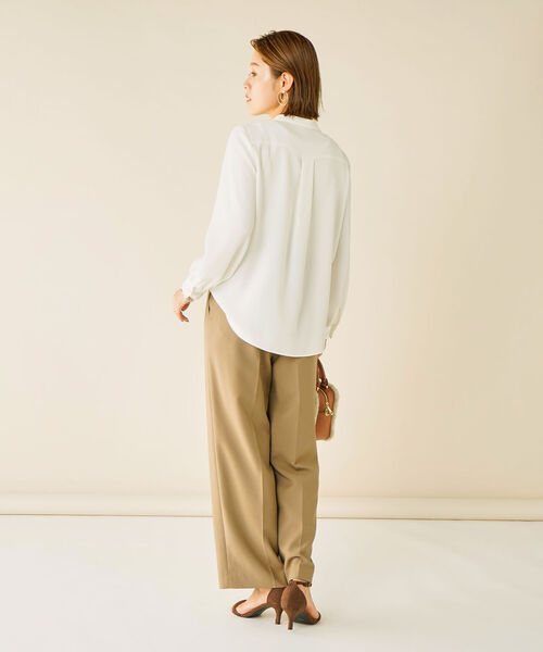 NOLLEY’S Sophi（ノーリーズソフィ）の「バックサテンタックパールブラウス（シャツ/ブラウス・レディース・オフホワイト/サーモンピンク・38/36）」の10枚目の写真
