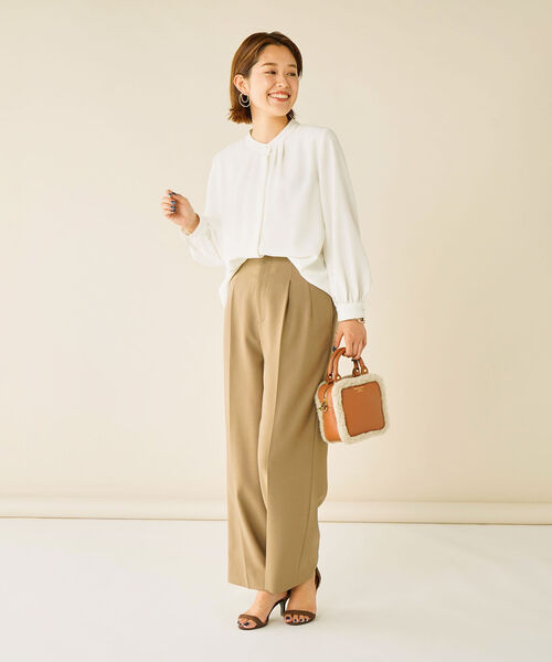 NOLLEY’S Sophi（ノーリーズソフィ）の「バックサテンタックパールブラウス（シャツ/ブラウス・レディース・オフホワイト/サーモンピンク・38/36）」の9枚目の写真