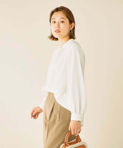 NOLLEY’S Sophi（ノーリーズソフィ）の「バックサテンタックパールブラウス（シャツ/ブラウス・レディース・オフホワイト/サーモンピンク・38/36）」の17枚目の写真