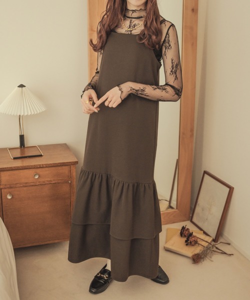 Ambre Neige（アンブルネージュ）の「ラッフルフリルキャミワンピース／【WEB/EC限定商品】（ワンピース・レディース・ブラック/ダークブラウン・FREE）」の2枚目の写真