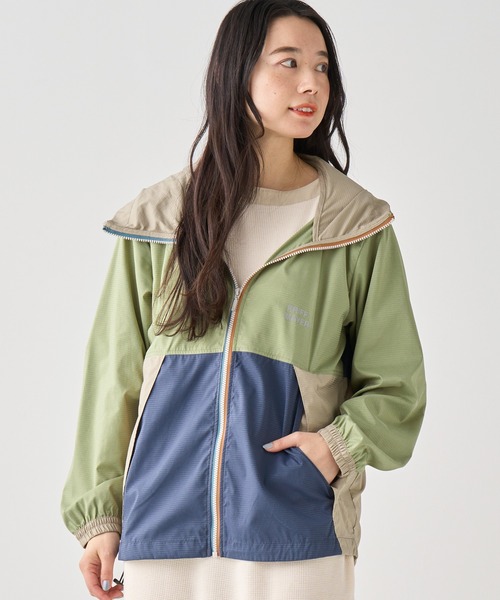 KRIFF MAYER Lady's Collection（クリフメイヤーレディースコレクション）の「さらさらエアーフードJK（ナイロンジャケット・レディース・チャコール/その他5/ネイビー/ベージュ/ライトグリーン/オレンジ/カラフル・MEDIUM/LARGE）」の13枚目の写真