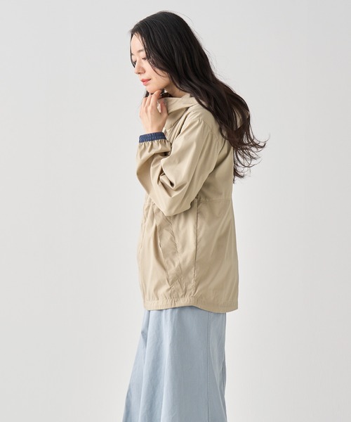 KRIFF MAYER Lady's Collection（クリフメイヤーレディースコレクション）の「さらさらエアーフードJK（ナイロンジャケット・レディース・チャコール/その他5/ネイビー/ベージュ/ライトグリーン/オレンジ/カラフル・MEDIUM/LARGE）」の17枚目の写真