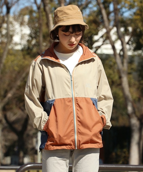 KRIFF MAYER Lady's Collection（クリフメイヤーレディースコレクション）の「さらさらエアーフードJK（ナイロンジャケット・レディース・チャコール/その他5/ネイビー/ベージュ/ライトグリーン/オレンジ/カラフル・MEDIUM/LARGE）」の22枚目の写真