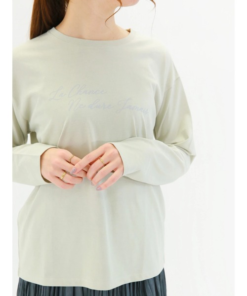 Te chichi(テチチ)の「ロゴプリントTシャツ(Tシャツ/カットソー・レディース・チャコール/オフホワイト/グリーン・フリ-)」の1枚目の写真