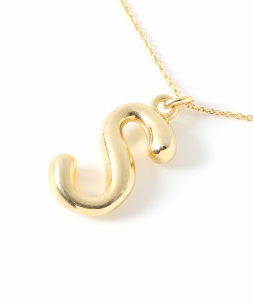 SLOBE IENA(スローブイエナ)の「【BONVO/ボンボ】アルファベットネックレス(ネックレス・レディース・ホワイト/ライトホワイト/オフホワイト/アイボリー/ストーン/ホワイト×ホワイト/オートミール/ホワイト系その他/White・FREE)」の4枚目の写真