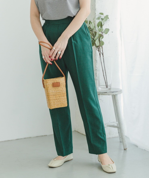 ITEMS URBANRESEARCH（アイテムズ アーバンリサーチ）の「リネンライクテーパードパンツ（スラックス・レディース・グリーン/ベージュ/ダークブラウン・FREE）」の3枚目の写真