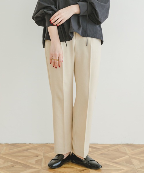 ITEMS URBANRESEARCH（アイテムズ アーバンリサーチ）の「リネンライクテーパードパンツ（スラックス・レディース・グリーン/ベージュ/ダークブラウン・FREE）」の20枚目の写真