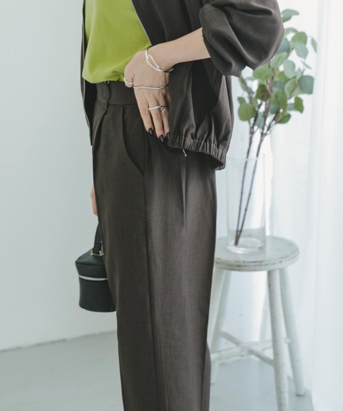 ITEMS URBANRESEARCH（アイテムズ アーバンリサーチ）の「リネンライクテーパードパンツ（スラックス・レディース・グリーン/ベージュ/ダークブラウン・FREE）」の14枚目の写真