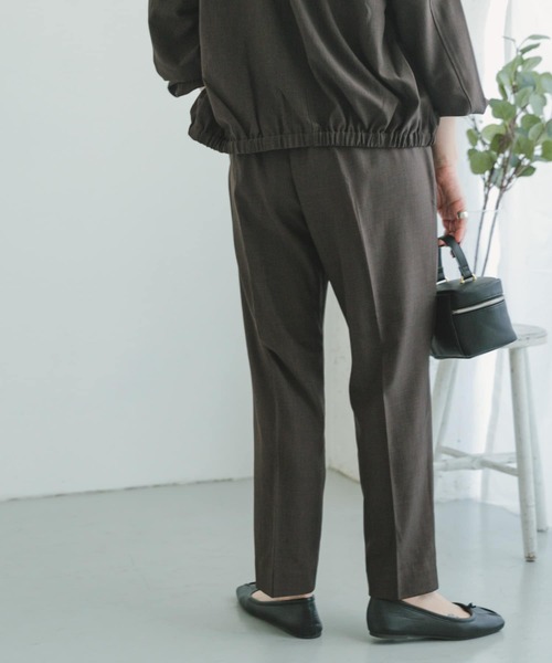 ITEMS URBANRESEARCH（アイテムズ アーバンリサーチ）の「リネンライクテーパードパンツ（スラックス・レディース・グリーン/ベージュ/ダークブラウン・FREE）」の7枚目の写真