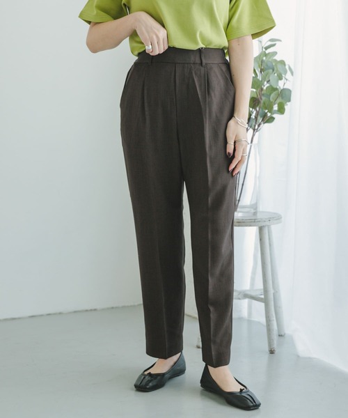 ITEMS URBANRESEARCH（アイテムズ アーバンリサーチ）の「リネンライクテーパードパンツ（スラックス・レディース・グリーン/ベージュ/ダークブラウン・FREE）」の11枚目の写真