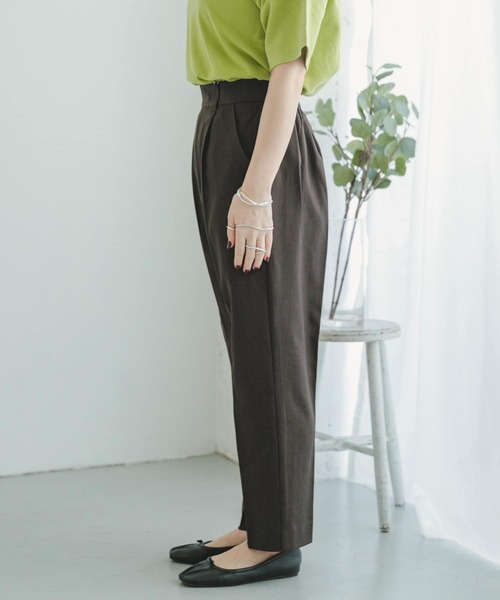 ITEMS URBANRESEARCH（アイテムズ アーバンリサーチ）の「リネンライクテーパードパンツ（スラックス・レディース・グリーン/ベージュ/ダークブラウン・FREE）」の12枚目の写真