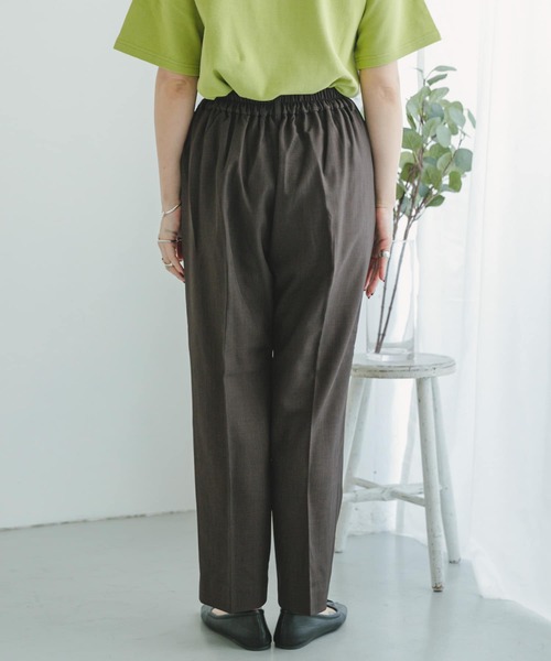 ITEMS URBANRESEARCH（アイテムズ アーバンリサーチ）の「リネンライクテーパードパンツ（スラックス・レディース・グリーン/ベージュ/ダークブラウン・FREE）」の5枚目の写真