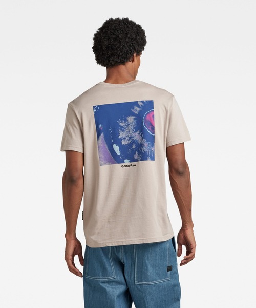 G-STAR(ジースター)の「BACK PHOTO PRINT T-SHIRT/フォトT/ロゴT/バックプリント(Tシャツ/カットソー・メンズ・ホワイト/ダークブラック/ベージュ系その他・LARGE/MEDIUM/SMALL/X-LARGE/X-SMALL)」の3枚目の写真